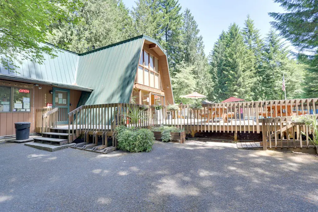 Pinecone Hideaway