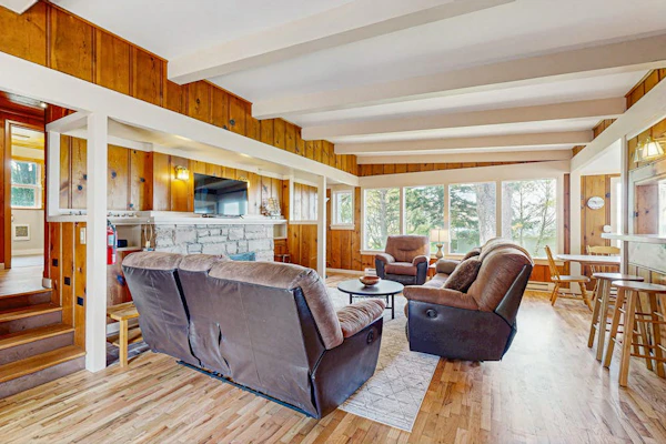 Dog-friendly home & ocean views - near the beach