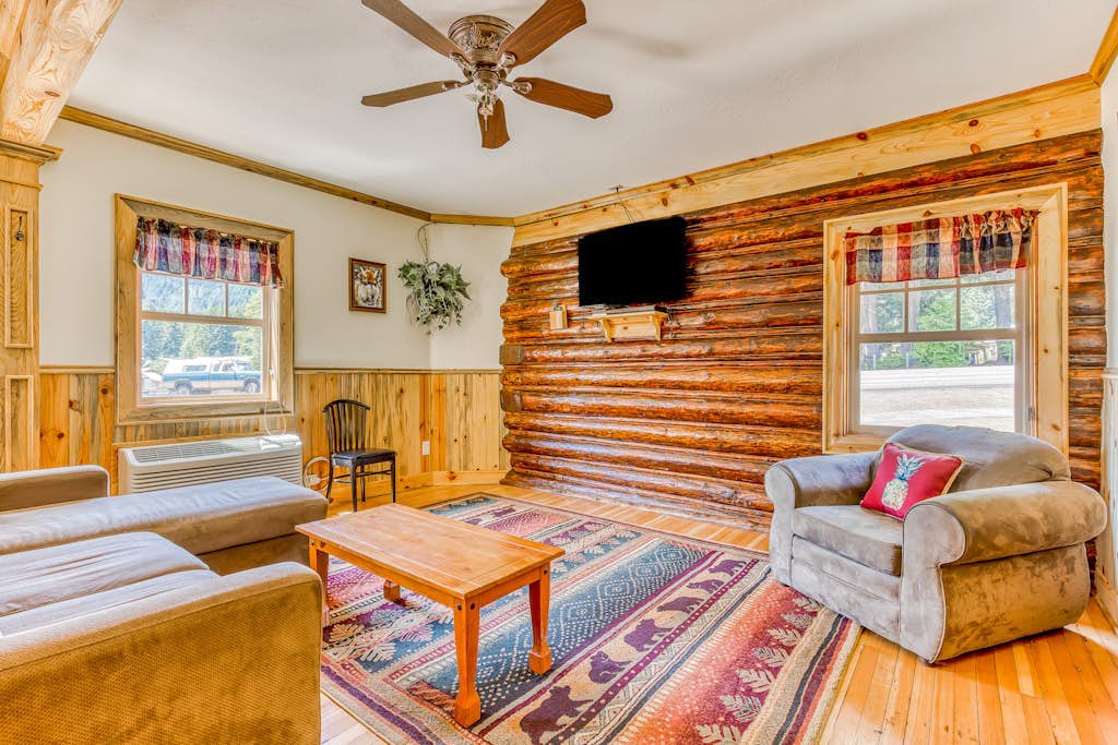 Dog-friendly cabins with partial ACs, courtyard access, mtn/valley views, & WiFi