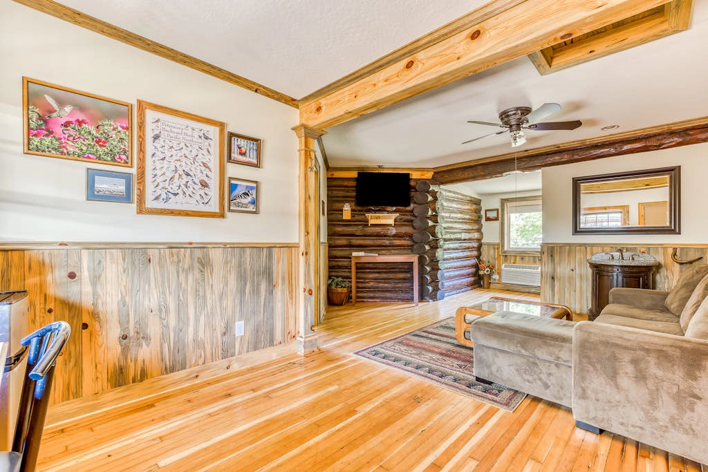 The Logs Birds Paradise