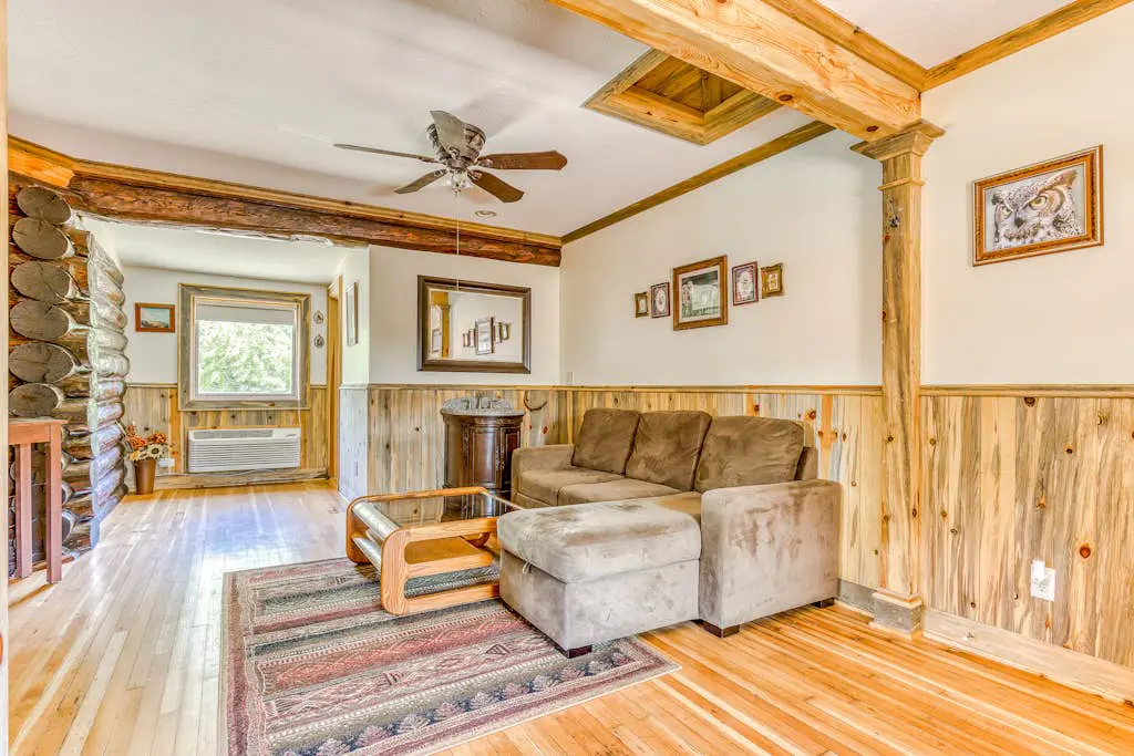 The Logs Birds Paradise