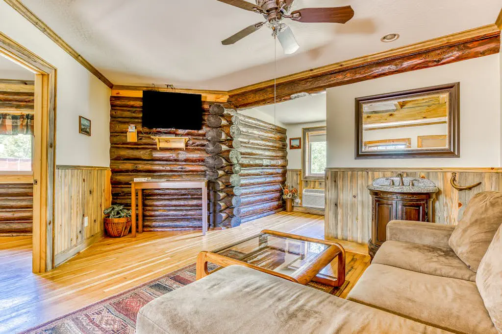 The Logs Birds Paradise