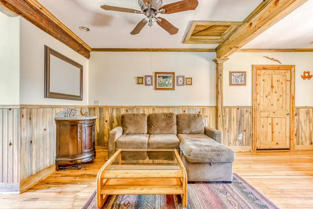 The Logs Birds Paradise