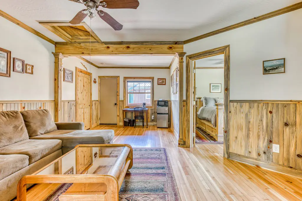 The Logs Birds Paradise