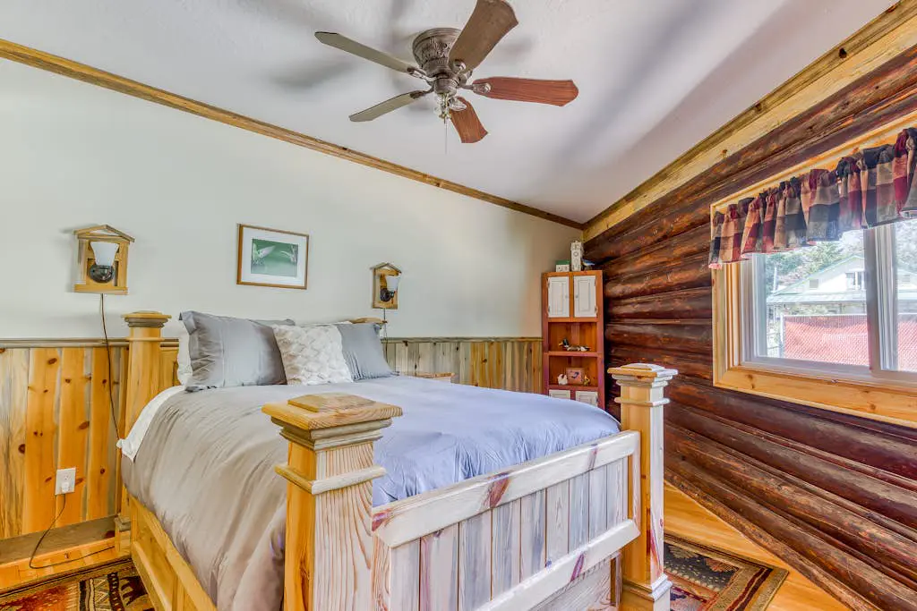 The Logs Birds Paradise