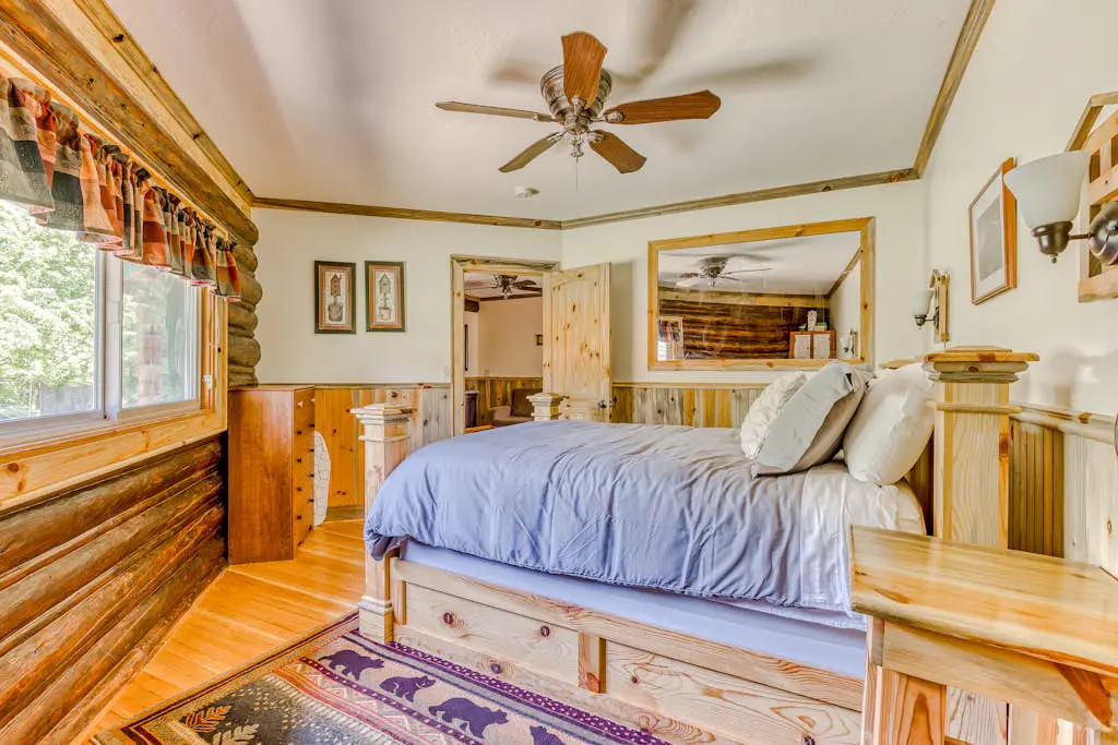 The Logs Birds Paradise