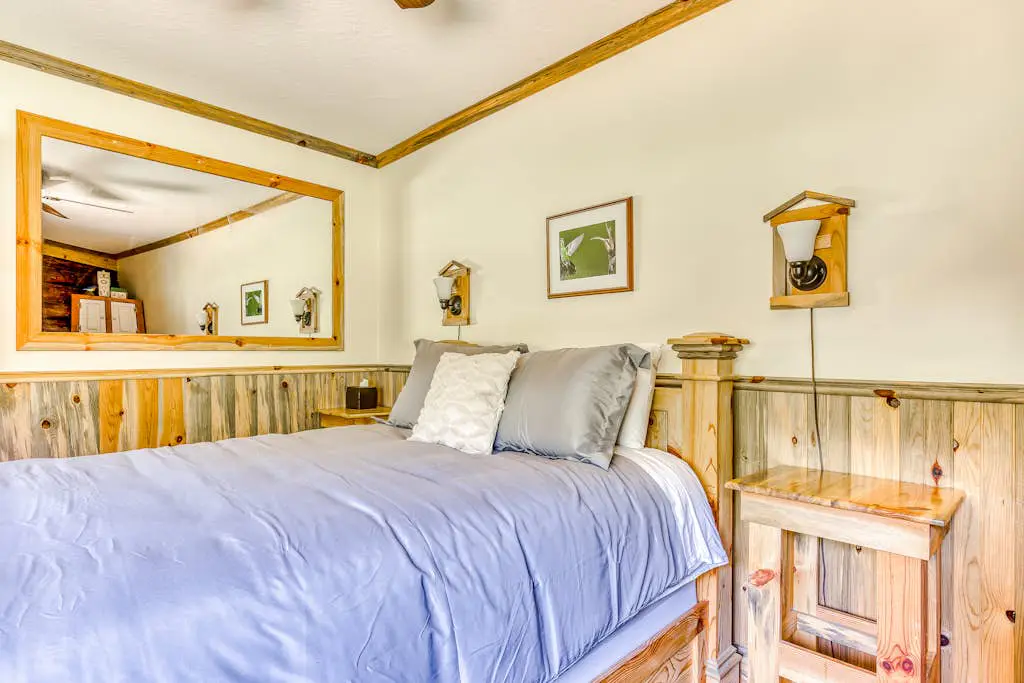 The Logs Birds Paradise