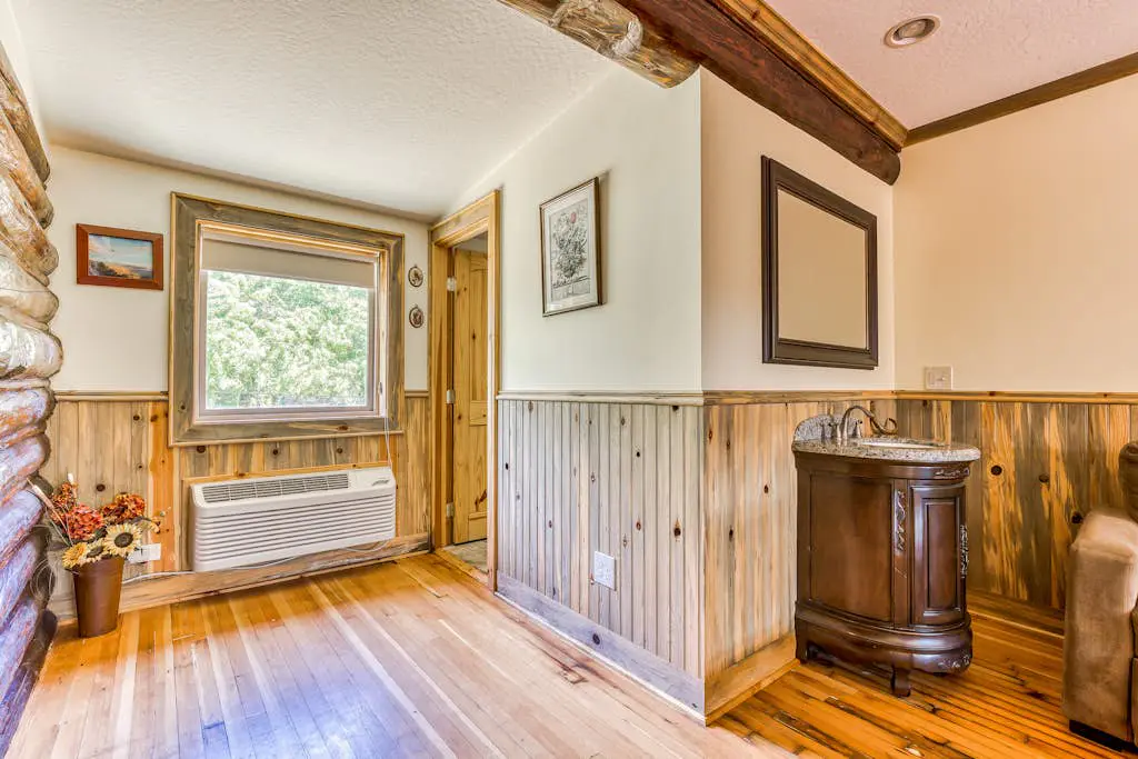 The Logs Birds Paradise