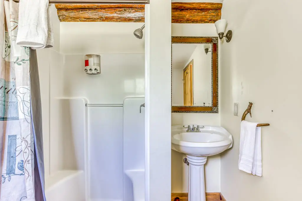 The Logs Birds Paradise