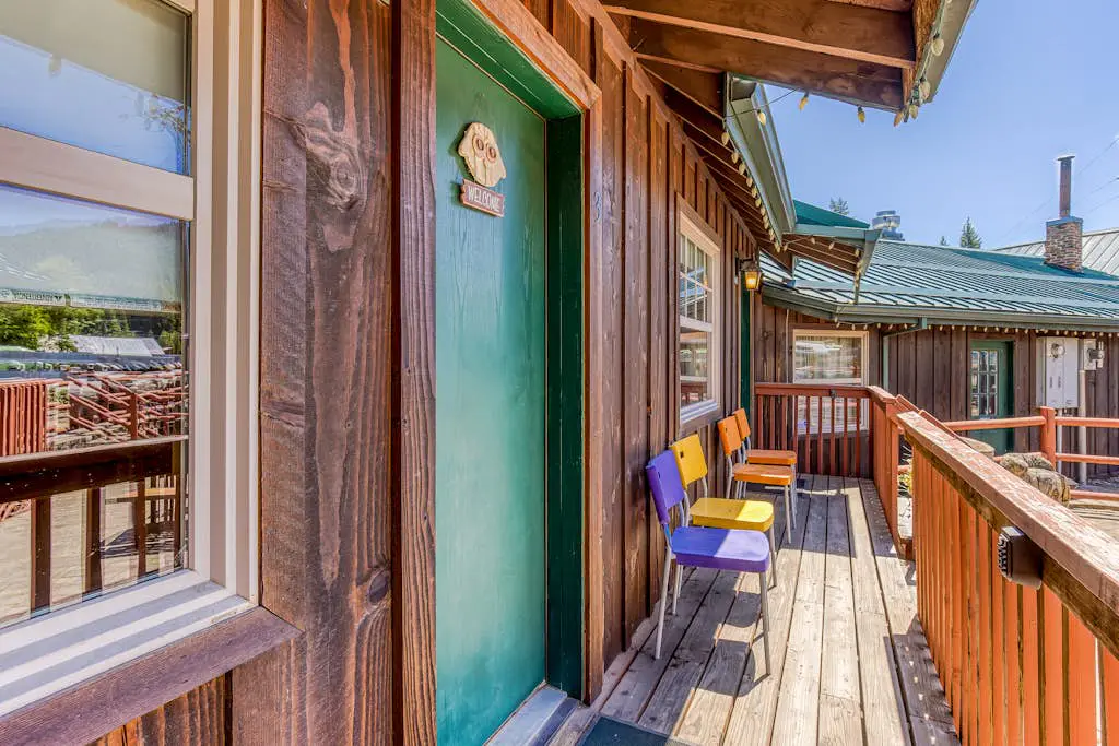 The Logs Birds Paradise