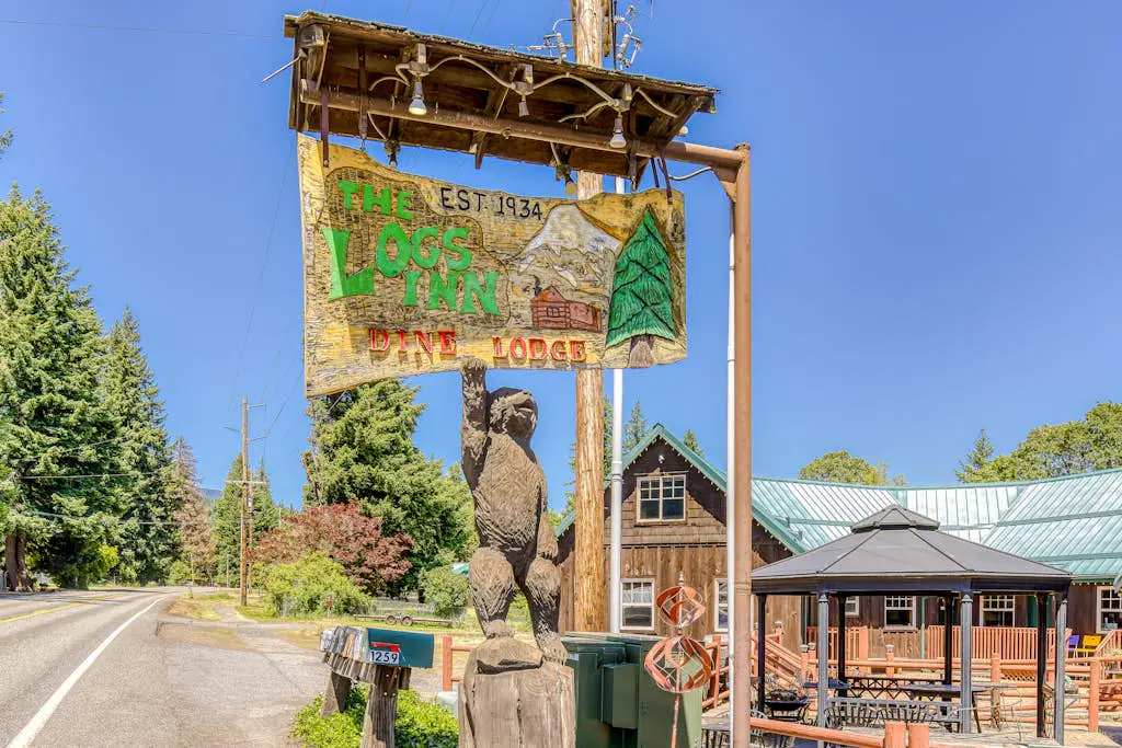 The Logs Birds Paradise