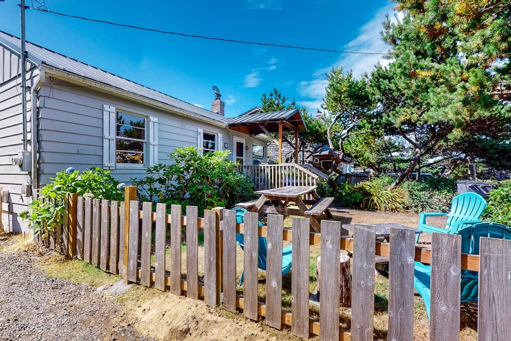 Dog-friendly home with beach access, washer/dryer, fireplace - near golf