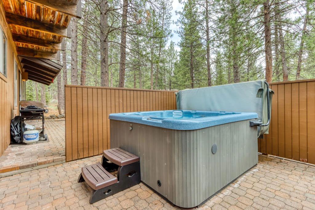 Dog-Friendly Home with Private Hot Tub & Patio - SHARC Passes to Pools & Tennis