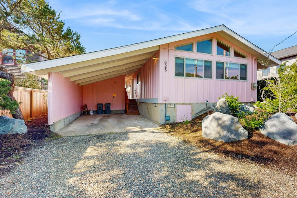 Little Pink Beach House - MCA 50622