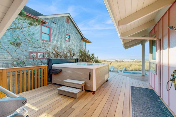 Discover Tranquil Oceanfront Relaxation in Manzanita near beach W/Hot Tub
