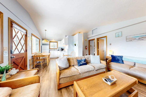 Dog-friendly home one block from the beach with deck & washer/dryer