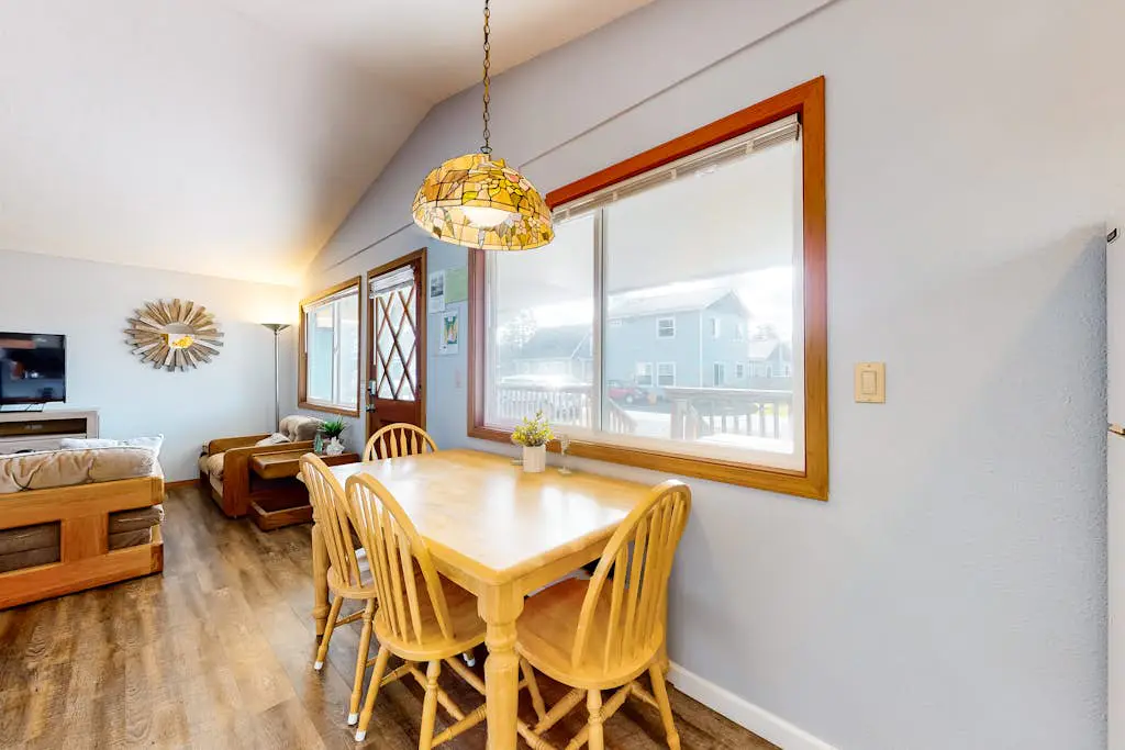 Dog-friendly home one block from the beach with deck & washer/dryer