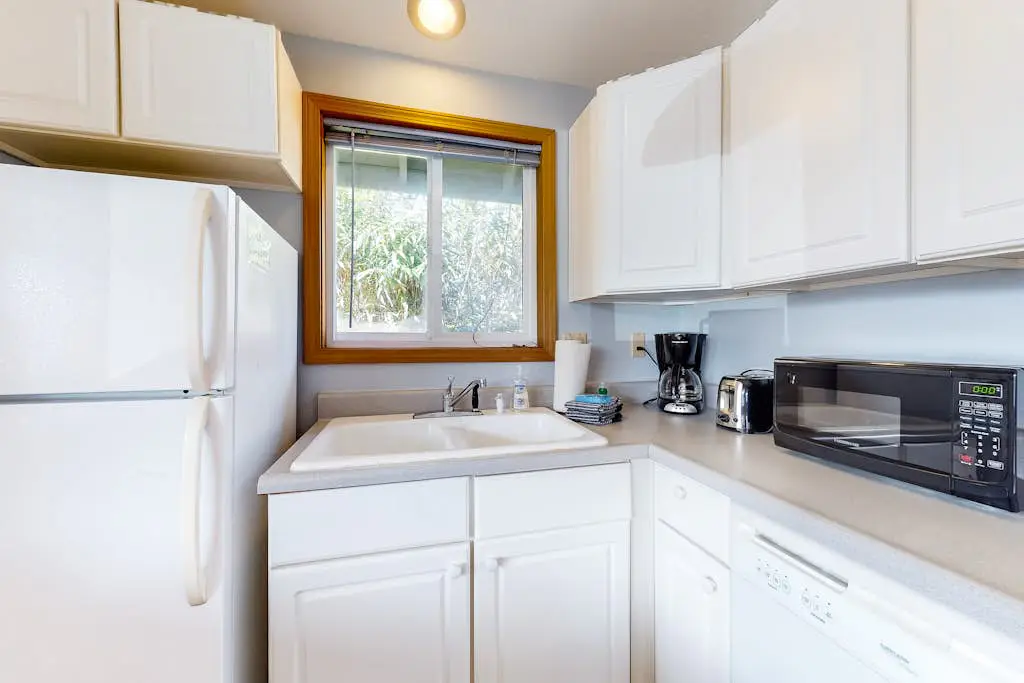 Dog-friendly home one block from the beach with deck & washer/dryer