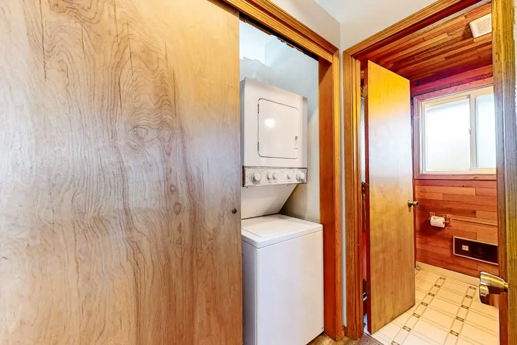 Dog-friendly home one block from the beach with deck & washer/dryer