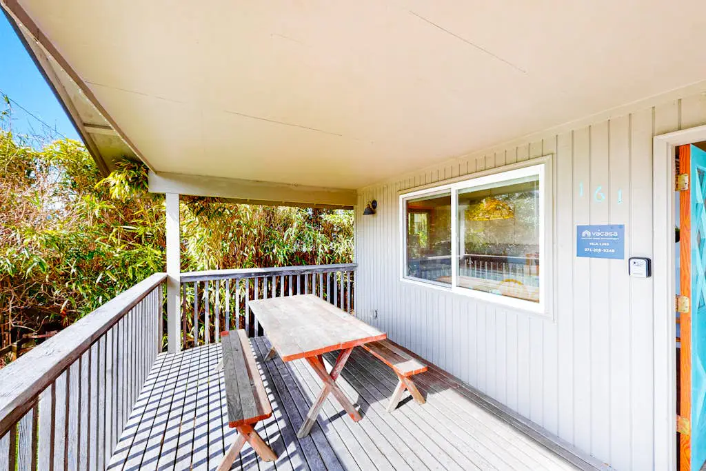 Dog-friendly home one block from the beach with deck & washer/dryer