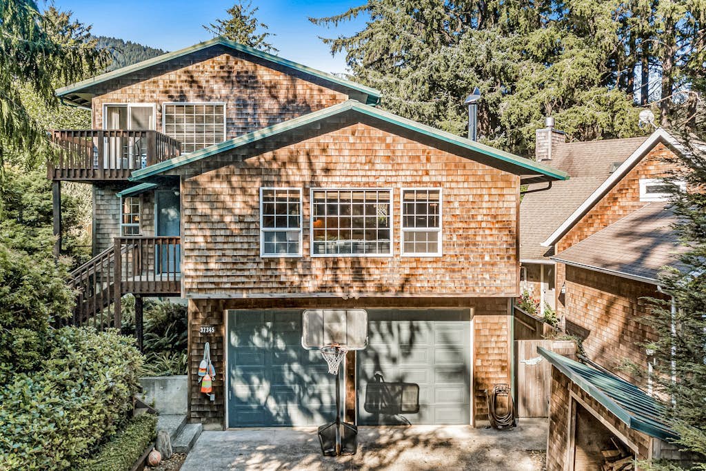 Comfy Cabin by the Sea