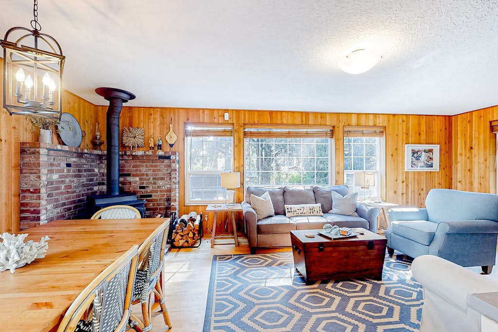 Cozy home 4 blocks from the beach with deck, woodstove & sunroom