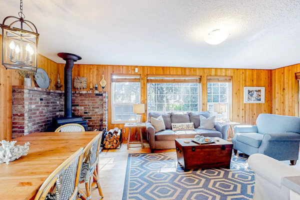 Cozy home 4 blocks from the beach with deck, woodstove & sunroom