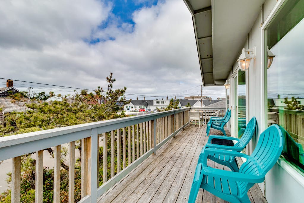 Spacious House with Entertainment Options & Very Close Beach Access