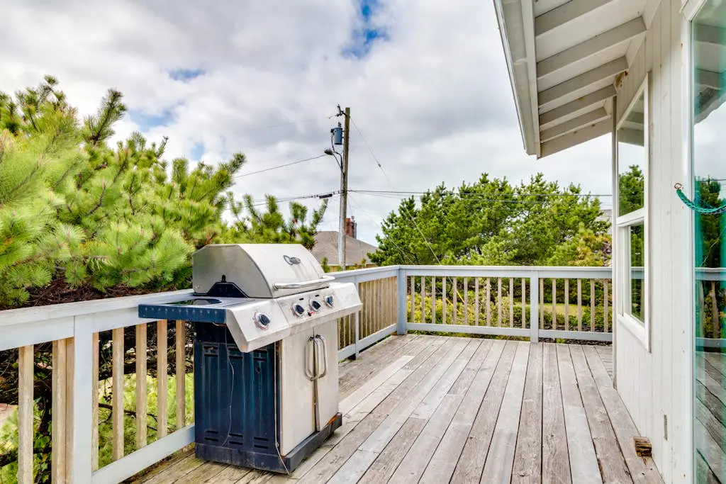 Spacious House with Entertainment Options & Very Close Beach Access