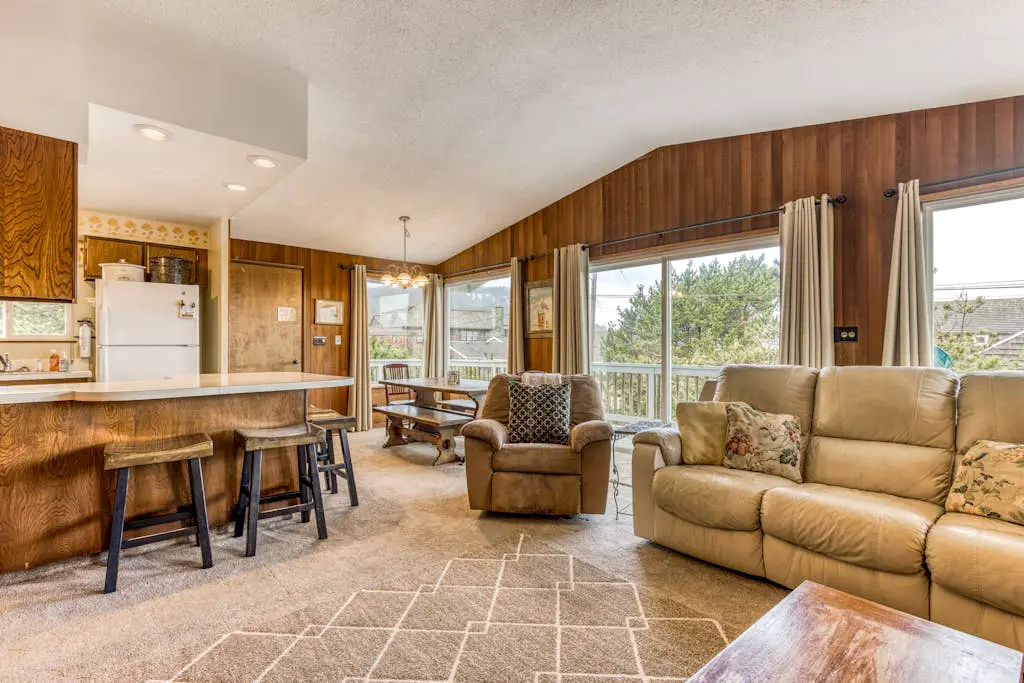 Spacious House with Entertainment Options & Very Close Beach Access