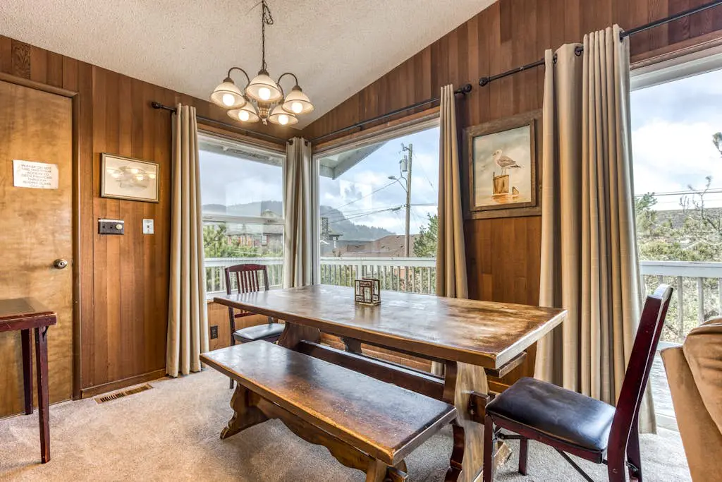 Spacious House with Entertainment Options & Very Close Beach Access