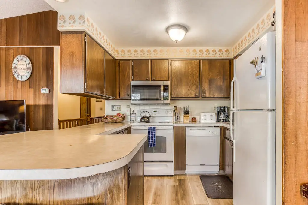 Spacious House with Entertainment Options & Very Close Beach Access