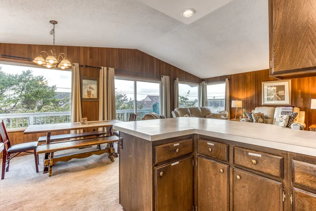 Spacious House with Entertainment Options & Very Close Beach Access