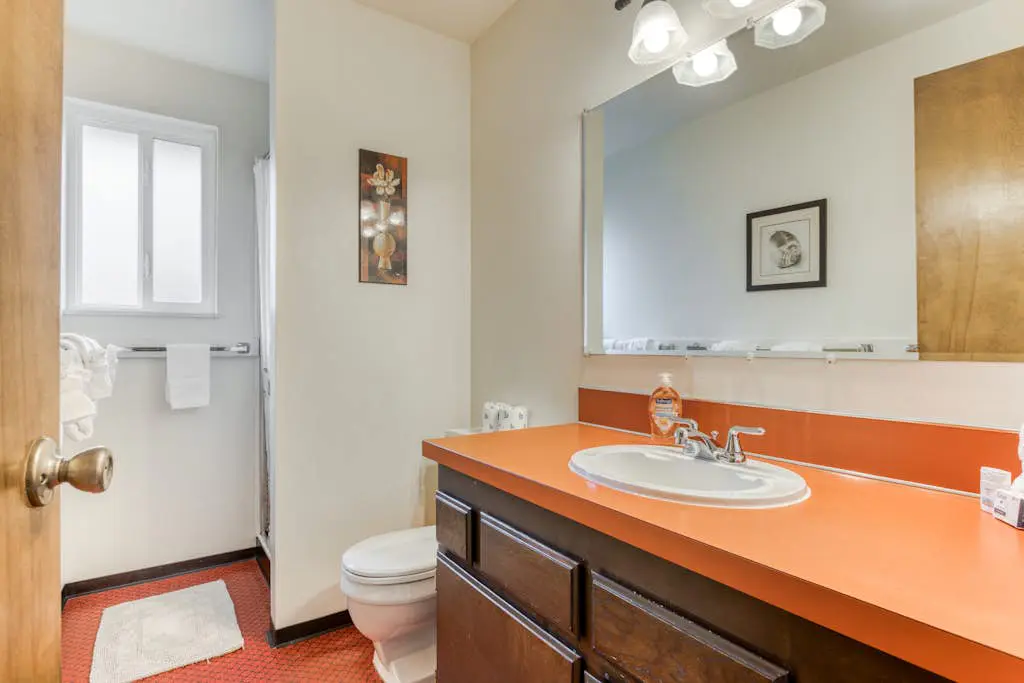 Spacious House with Entertainment Options & Very Close Beach Access