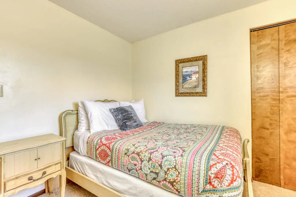Spacious House with Entertainment Options & Very Close Beach Access