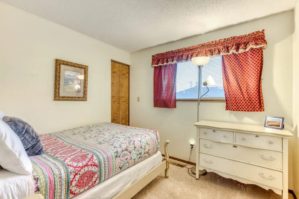 Spacious House with Entertainment Options & Very Close Beach Access