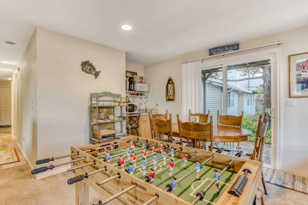 Spacious House with Entertainment Options & Very Close Beach Access