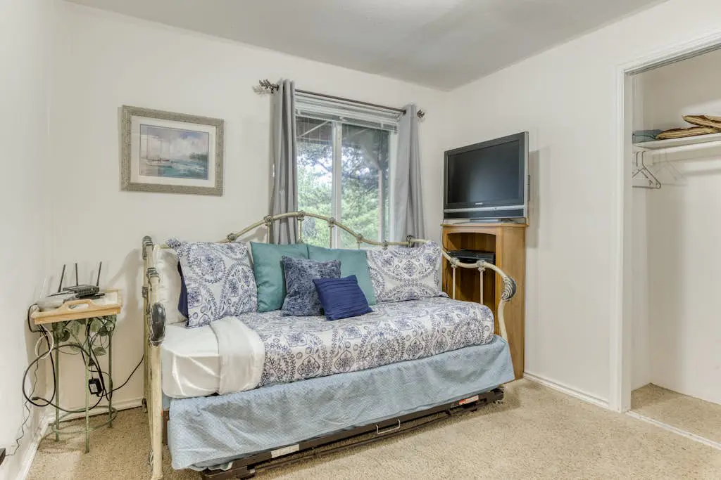 Spacious House with Entertainment Options & Very Close Beach Access