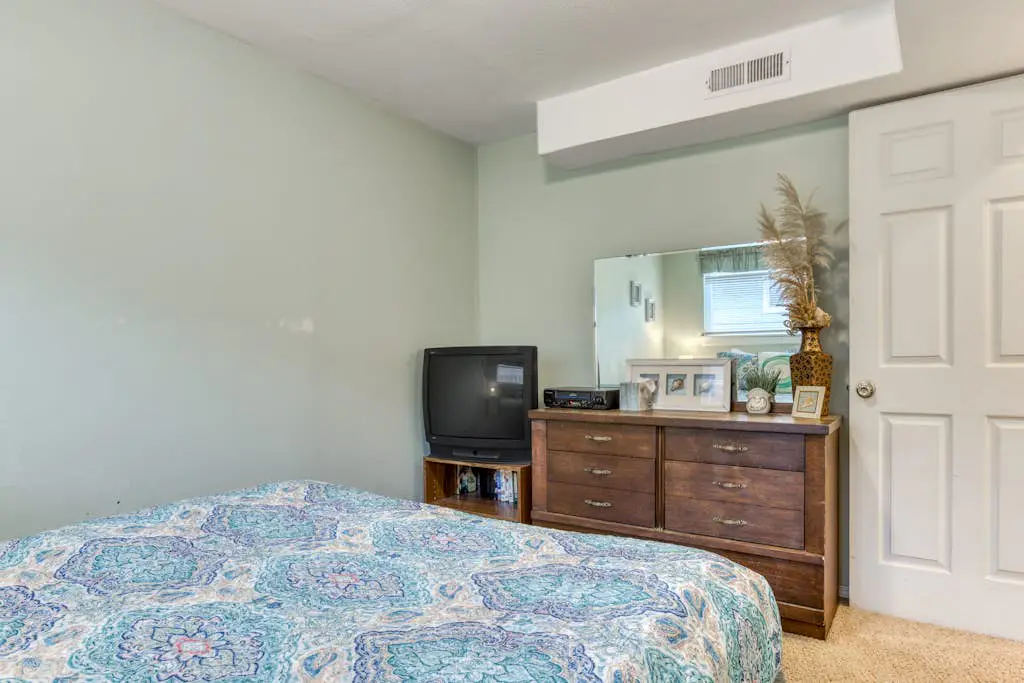 Spacious House with Entertainment Options & Very Close Beach Access
