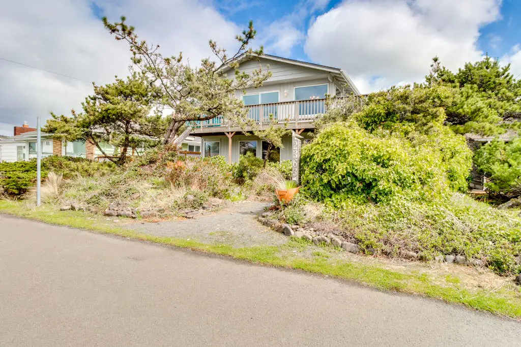 Spacious House with Entertainment Options & Very Close Beach Access
