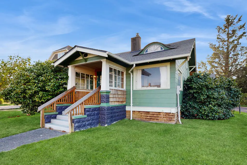 Spacious house with private hot tub on the river, dog friendly