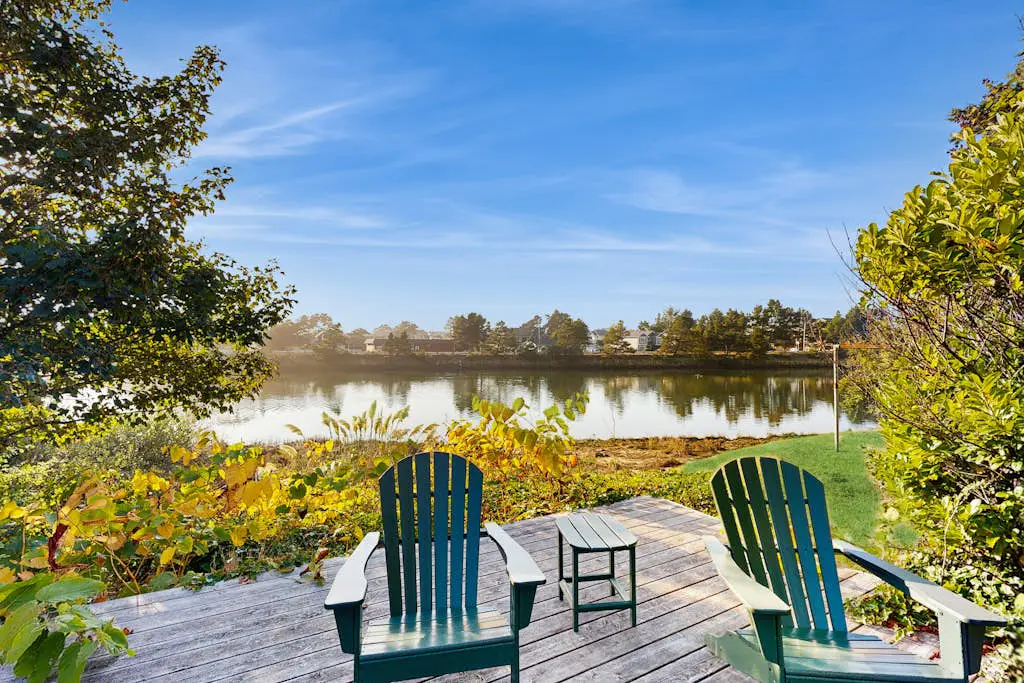 Spacious house with private hot tub on the river, dog friendly