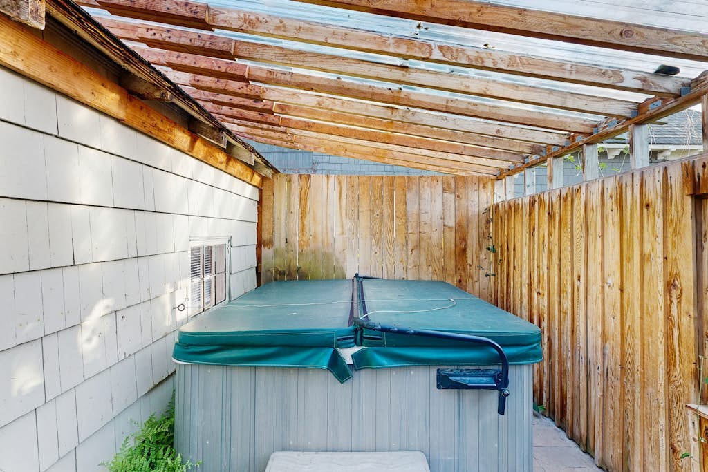 Spacious house with private hot tub on the river, dog friendly