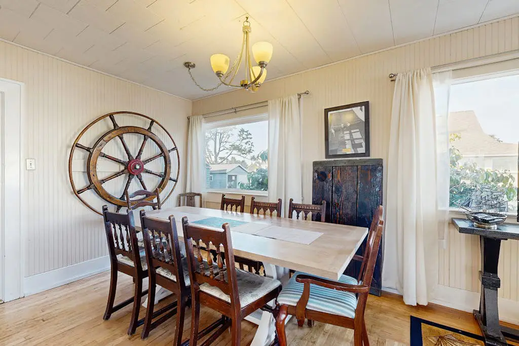 Spacious house with private hot tub on the river, dog friendly
