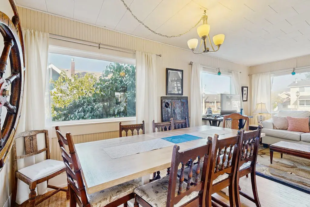 Spacious house with private hot tub on the river, dog friendly