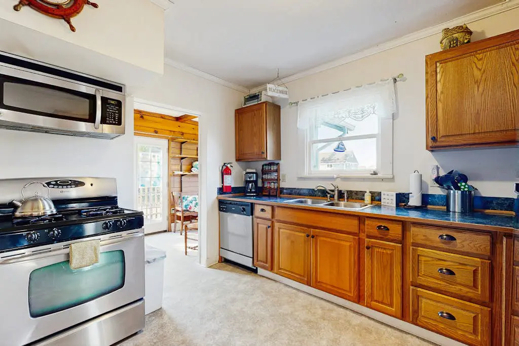 Spacious house with private hot tub on the river, dog friendly