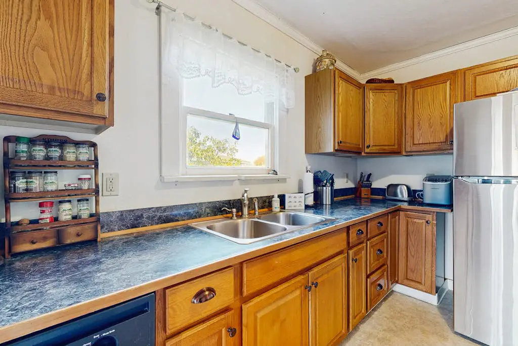 Spacious house with private hot tub on the river, dog friendly