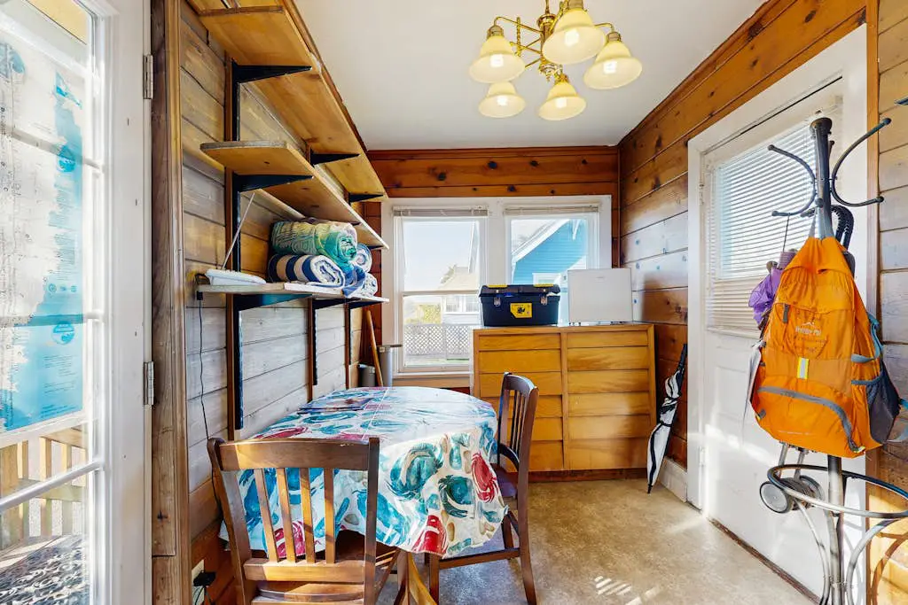 Spacious house with private hot tub on the river, dog friendly