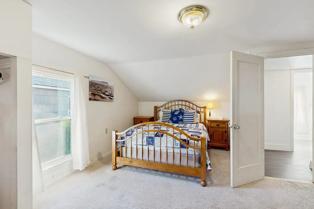 Spacious house with private hot tub on the river, dog friendly