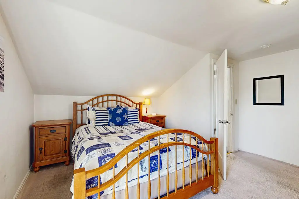 Spacious house with private hot tub on the river, dog friendly